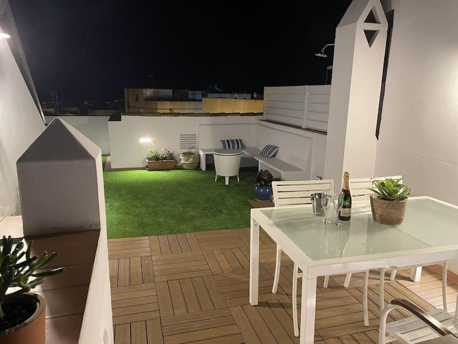Вілла Casa Lola Conil, Azotea Al Mar Y Parking Solo Familias O Parejas Коніль-де-ла-Фронтера Екстер'єр фото